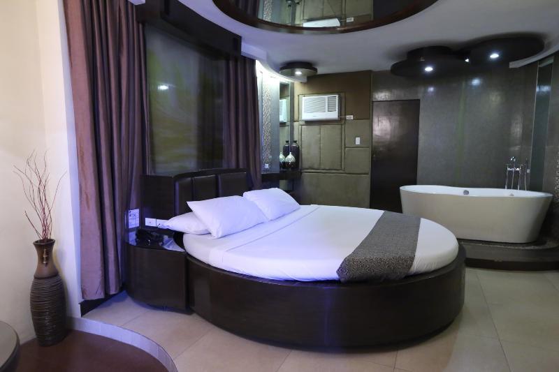 Victoria Court Suites Pasig Ngoại thất bức ảnh