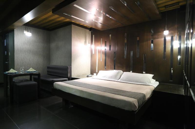 Victoria Court Suites Pasig Ngoại thất bức ảnh