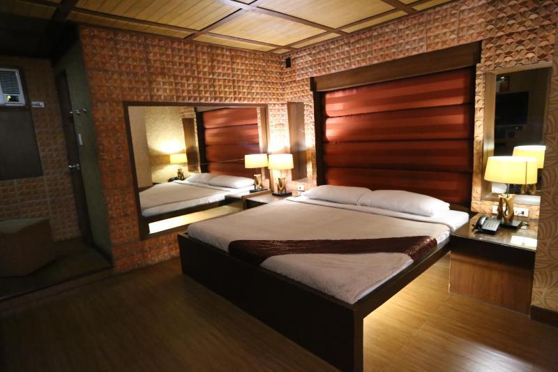 Victoria Court Suites Pasig Ngoại thất bức ảnh