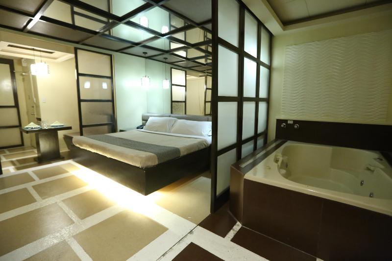 Victoria Court Suites Pasig Ngoại thất bức ảnh