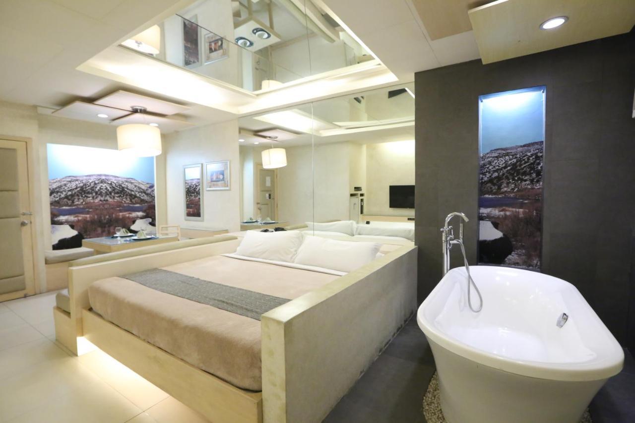 Victoria Court Suites Pasig Ngoại thất bức ảnh