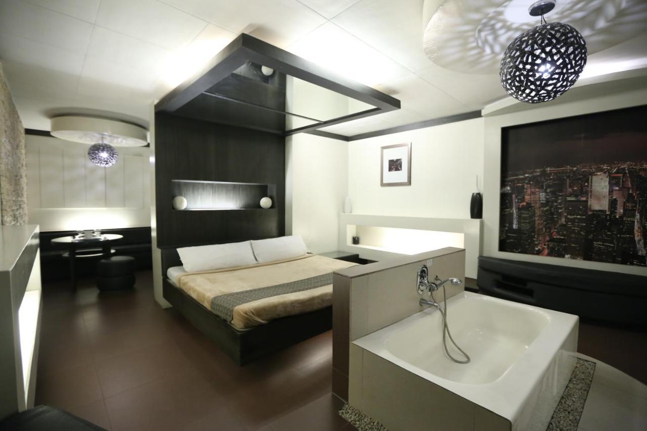 Victoria Court Suites Pasig Ngoại thất bức ảnh